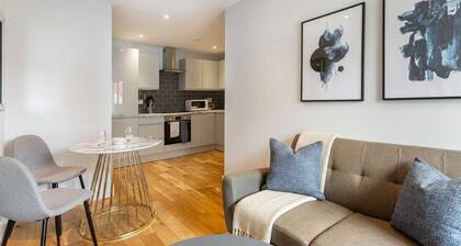 Smart 1BR Apt in Central Eastleigh near Train