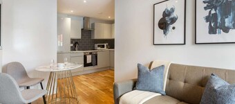 Smart 1BR Apt in Central Eastleigh near Train
