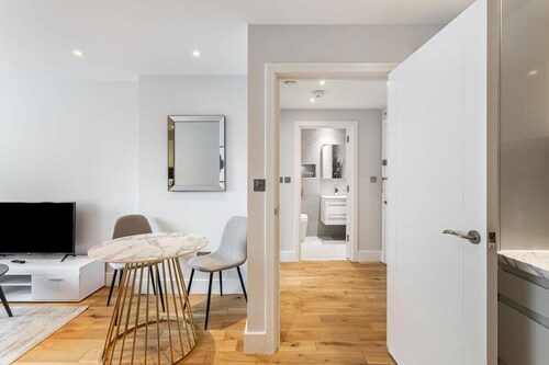 Smart 1 Bed Apartment in the Heart of Eastleigh