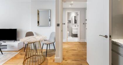 Smart 1 Bed Apartment in the Heart of Eastleigh