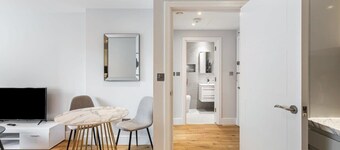 Smart 1 Bed Apartment in the Heart of Eastleigh