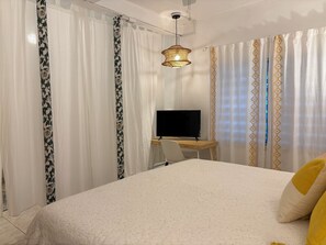 1 bedroom, desk, free WiFi, bed sheets