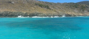 Pirate's Cove STJ 🏴‍☠️15 minute walk to town and newly remodeled king 1 bdrm, AC🏝🏴‍☠️