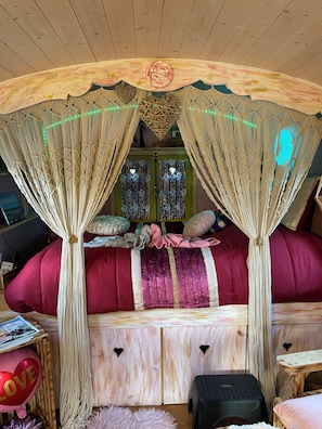 1 bedroom, free WiFi, bed sheets