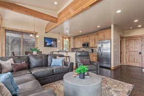 TV, fireplace, offices