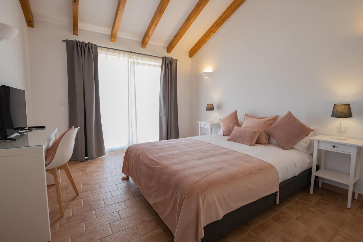 Minibar, free cots/infant beds, free WiFi, bed sheets
