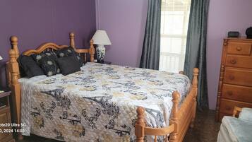 4 Schlafzimmer, Zimmersafe, Schreibtisch, Bügeleisen/Bügelbrett