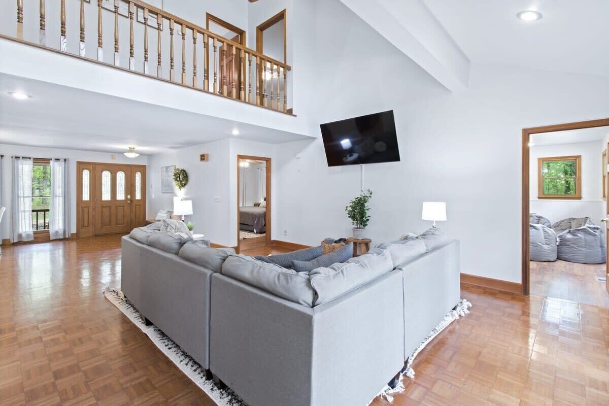 TV, fireplace, offices