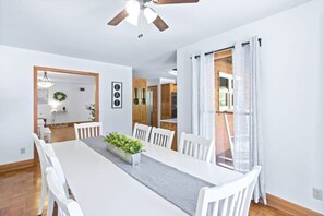 Dining - Wooded Retreat with game area and hot tub! (Rising Fawn)