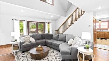 TV, lareira, escritórios