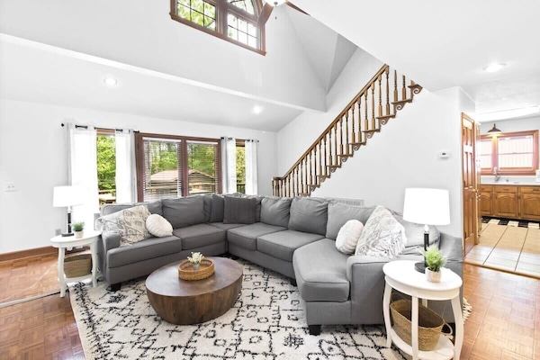 • Short-Term Rentals, Luxury vacation rentals & unique stays by Enjoy Unique Stays • Cabins, treehouses & waterfront homes for unforgettable getaways
• Hot tub, scenic views & pet-friendly vacation rentals