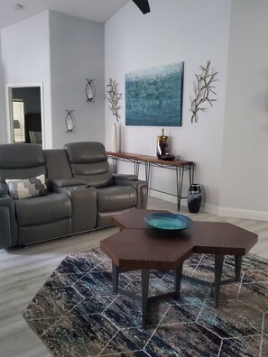 TV - Family style Remodeled home with all the amenities (Brooksville)