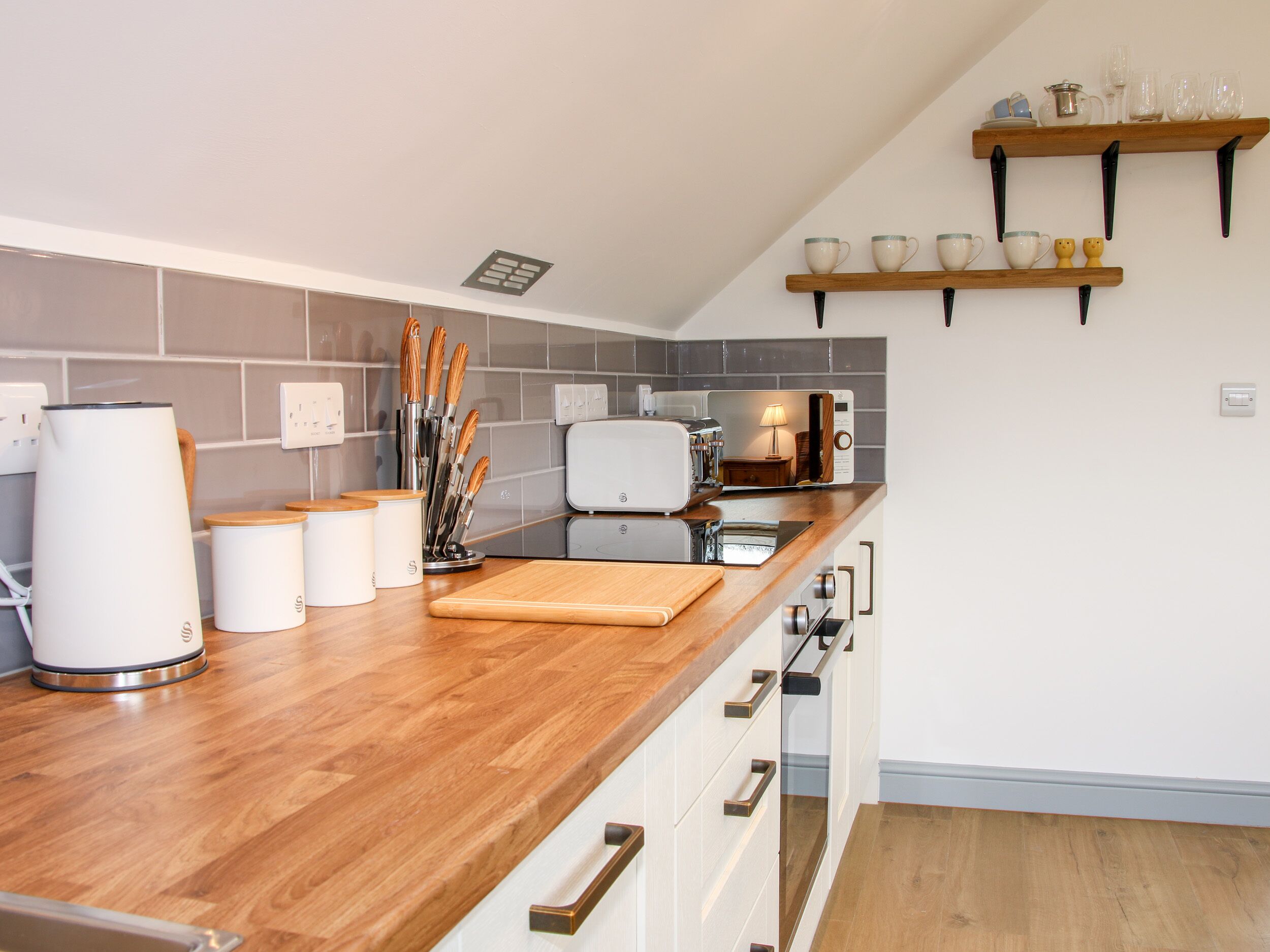 Cottage | Private kitchen | Fridge, dishwasher, electric kettle, toaster