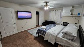 4 Schlafzimmer, Schreibtisch, Bügeleisen/Bügelbrett, kostenloses WLAN