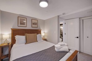 5 soveværelser, skrivebord, strygejern/strygebræt, weekendseng