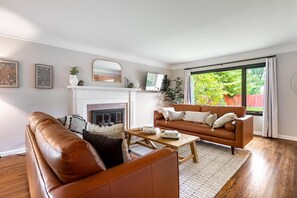 TV, fireplace, offices, computer monitors