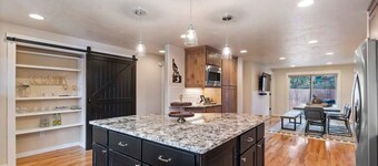 Shoreline Retreat - Luxury Home in Sanders Beach