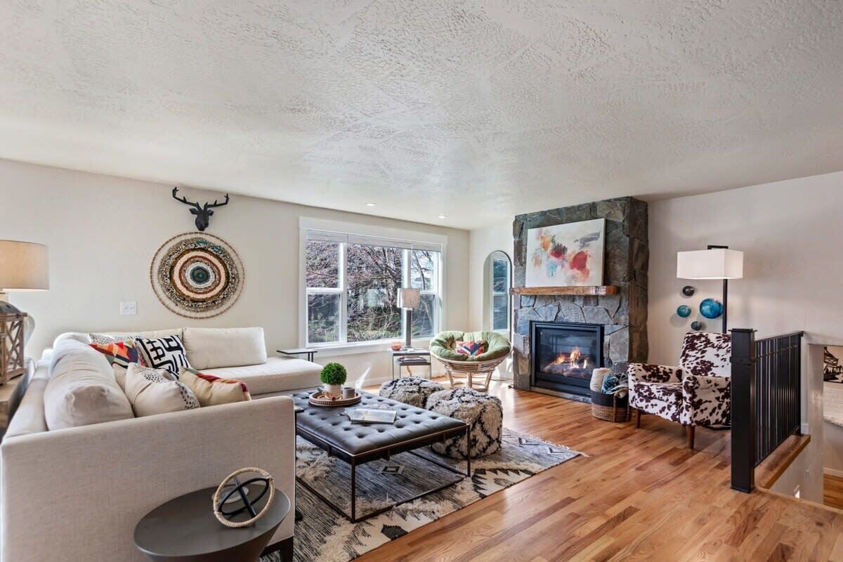 Télévision, cheminée, jeux vidéo, espaces bureaux