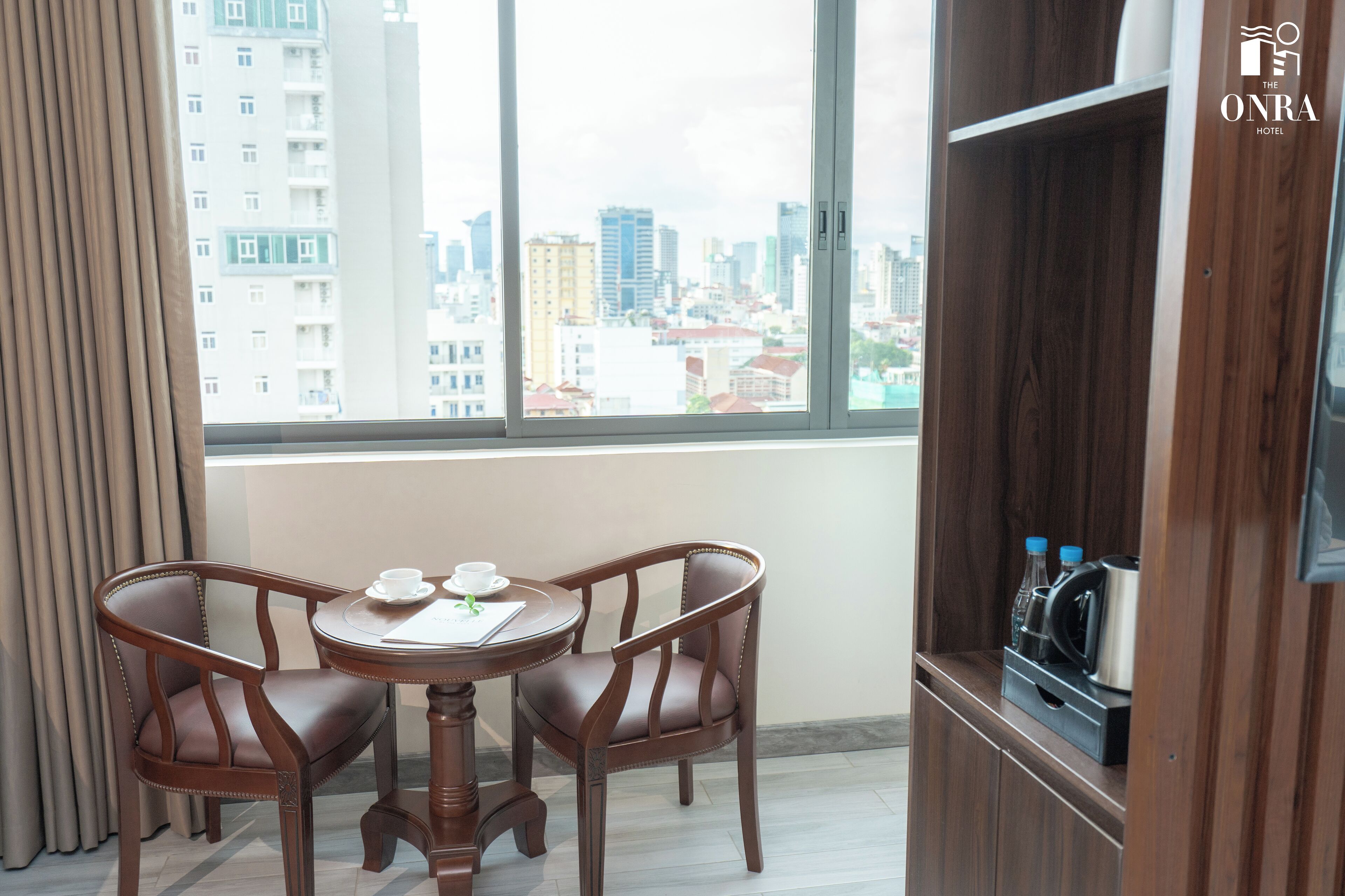 Habitación estándar con 2 camas individuales | Ropa de cama de alta calidad, escritorio, sistema de insonorización