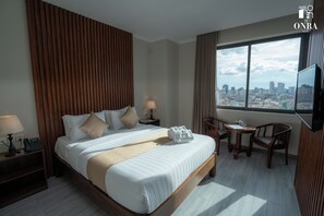 Ropa de cama de alta calidad, escritorio y sistema de insonorización 