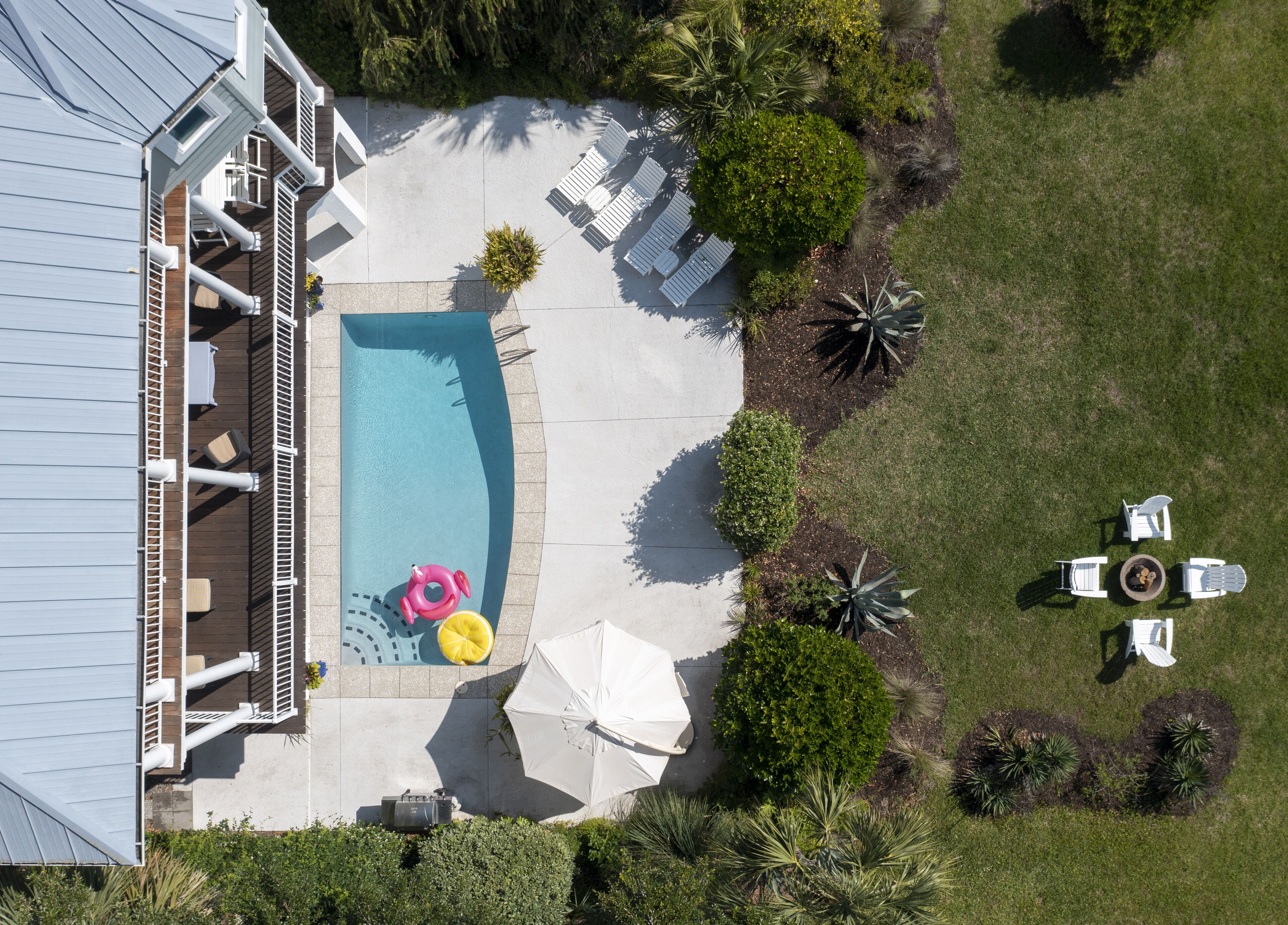 East Beach Dream Home, Ocean Views and a Pool! Sleeps 14