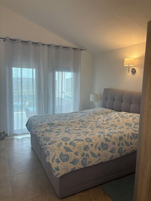 2 Schlafzimmer, Reisekinderbett, kostenloses WLAN, Bettwäsche