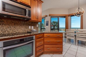 Frigorifero, microonde, forno, lavastoviglie