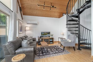 Télévision, lecteur de DVD, vidéothèque