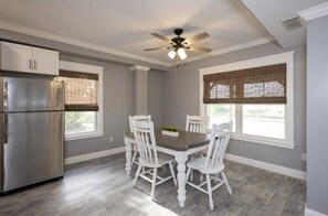 Dining - Waterfront Oasis- Perfect for TWO families!!! (Rockport)