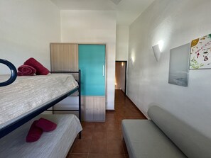 4 habitaciones, tabla de planchar con plancha y wifi gratis