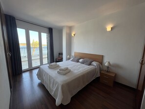 3 chambres, fer et planche à repasser, Wi-Fi gratuit, draps fournis