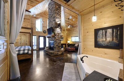 Dream Honeymoon Spot w/ Hot Tub, Fire Pit & Patio, Broken Bow Cabin