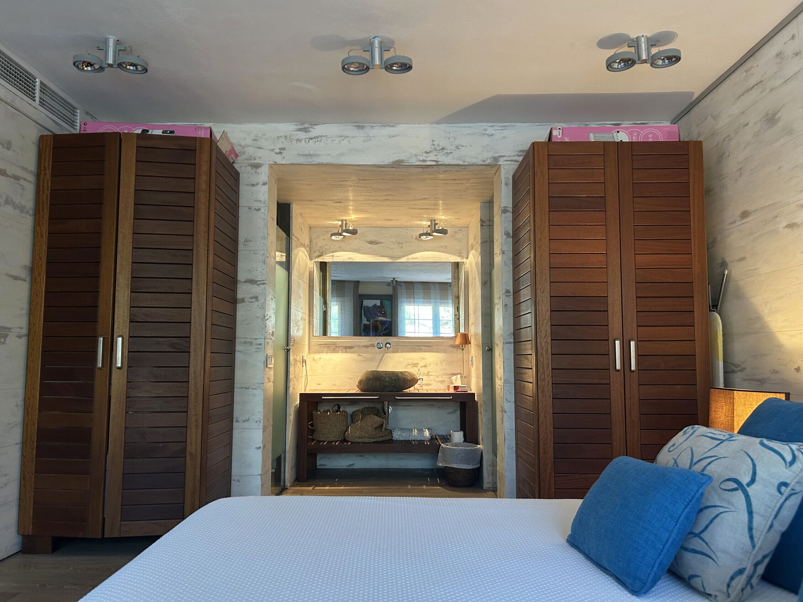 1 chambre, fer et planche à repasser, lit parapluie, Wi-Fi gratuit