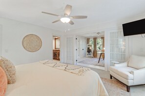 5 bedrooms, desk, iron/ironing board, Internet