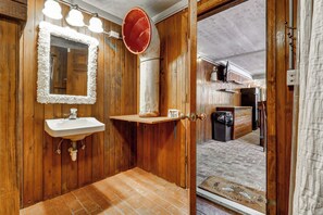 Towels - 9 Ibis Street ~ Beautiful Lowcountry Home | Short Walk to Beach and Downtown! (Hilton Head Island)