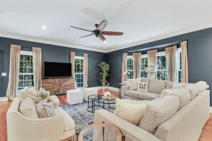 Télévision, table de tennis de table