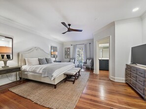 5 habitaciones, tabla de planchar con plancha, internet y ropa de cama 