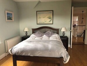4 bedrooms, desk, iron/ironing board, WiFi - Spacious period style house where old meets new with romantic garden retreat. (killorglin)