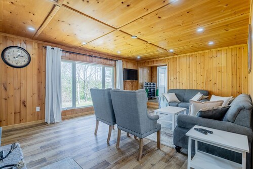 Muskoka House 4BDR BBQ 55"HDTV WIFI AC Sleep12