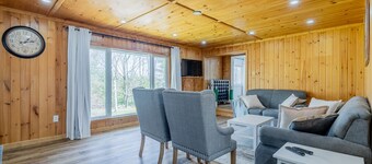 Muskoka House 4BDR BBQ 55"HDTV WIFI AC Sleep12