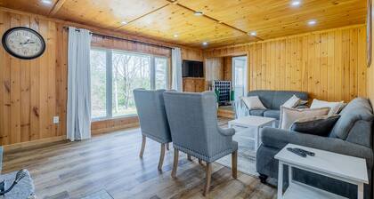 Muskoka House 4BDR BBQ 55"HDTV WIFI AC Sleep12