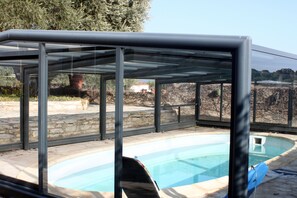 Outdoor pool, a heated pool - Villa for 10 people with swimming pool. (Montpeyroux)