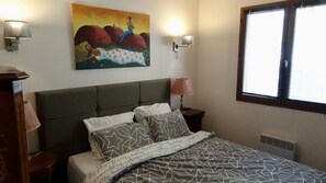 2 quartos, escrivaninha, Wi-Fi de cortesia, roupa de cama
