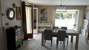 Dining - House with pool next to lake Saint-Cassien in the Esterel valleys. 20 min Cannes (Montauroux)