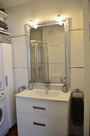 Shower - Holiday rental apartment in Benalmádena, Puerto Marina (Benalmádena)