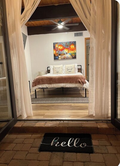 Private guest suite with PRIVATE ENTRANCE