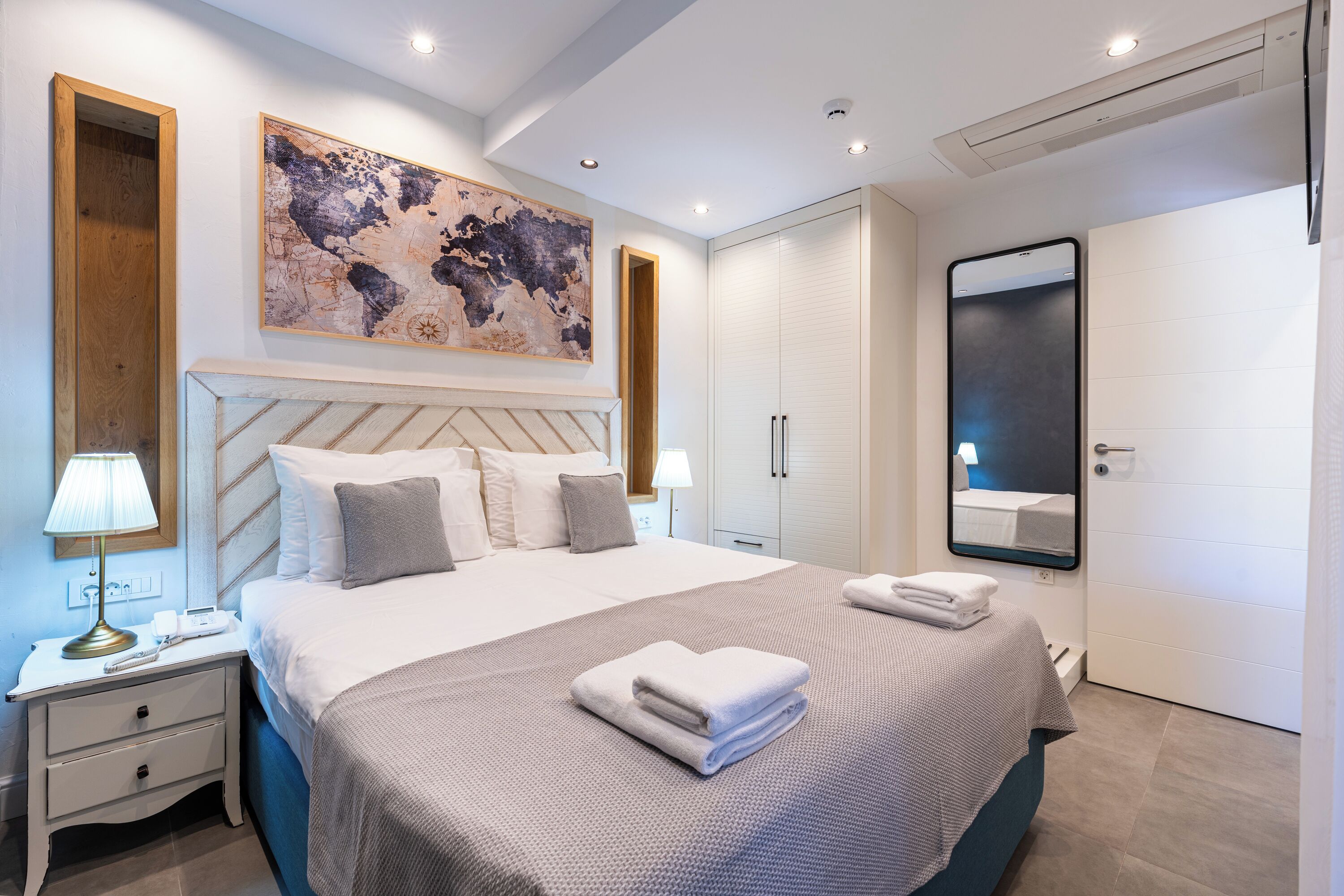 Departamento superior, 1 cama Queen size y sofá cama | Ropa de cama de alta calidad, camas con efecto memoria y minibar 