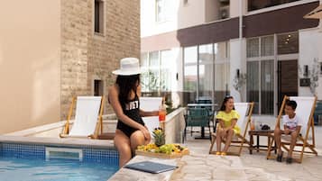 Seasonal outdoor pool, open 8:00 AM to 9:00 PM, pool loungers