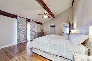 5 bedrooms, iron/ironing board, free WiFi, bed sheets