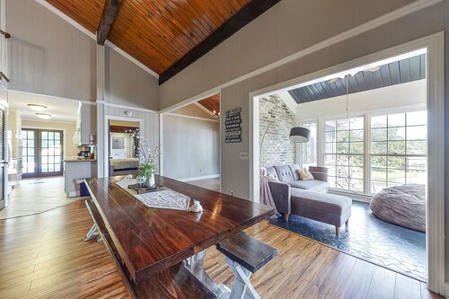 Unique find on Logan Martin! Cozy, spacious and family friendly.